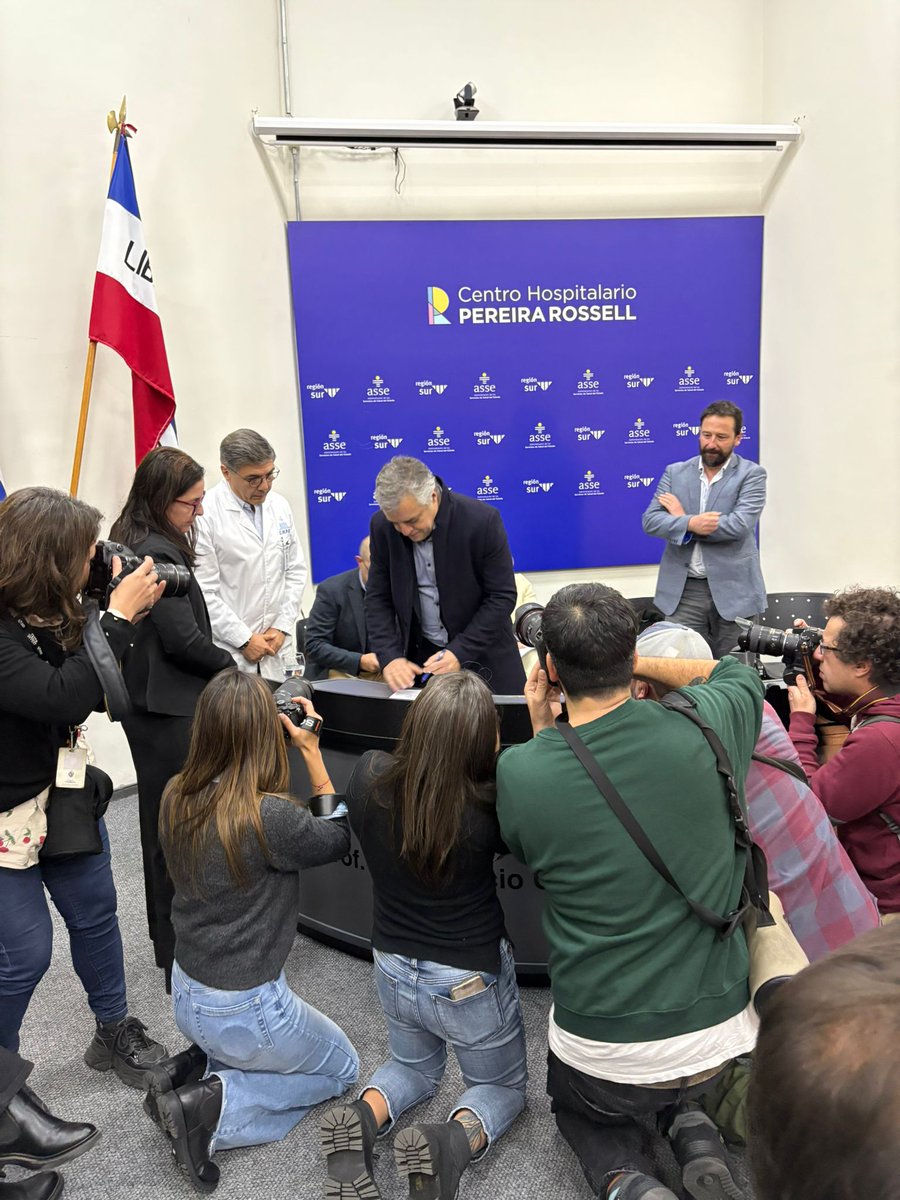 Hoy dimos un paso importante en la mejora de la salud visual de niños y niñas en el Centro Hospitalario Pereira Rossell: firmamos un convenio con el Hospital de Clínicas para abordar la demanda quirúrgica oftalmológica en espera. Porque los derechos deben ser un hecho.