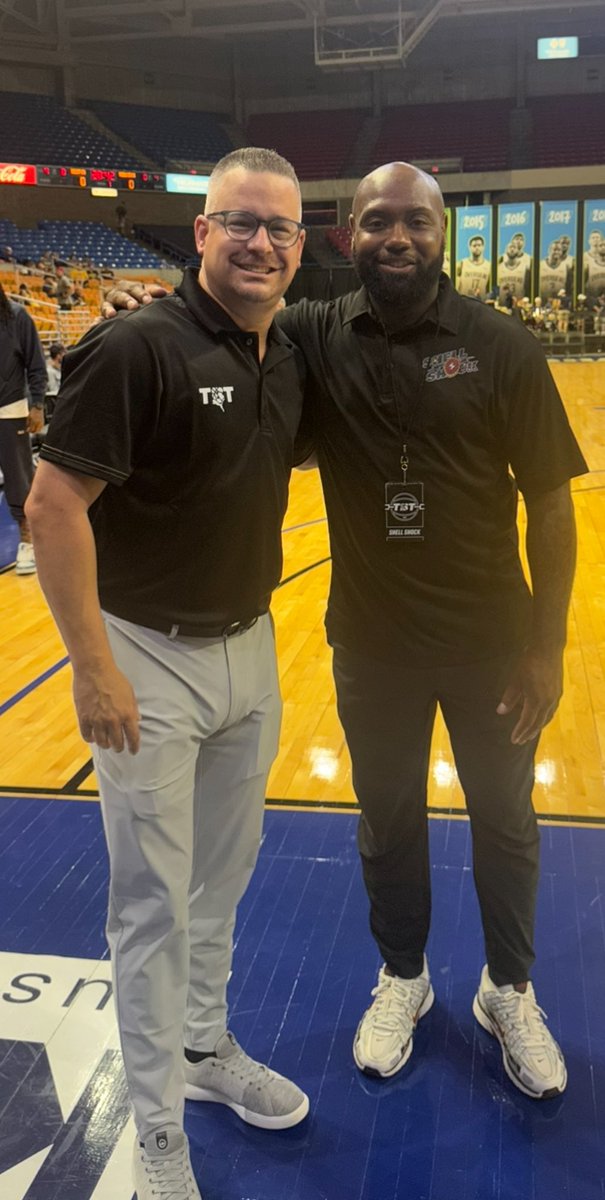 CoachPatsos's tweet image. Getting ready to watch Shell Shock on @FS1 Here are two pillars of the @LoyolaMBB program when we took it to a new level …Andre could score and Rich was our voice…excited to see Juan Dixon continue his masterful coaching job @TerrapinHoops