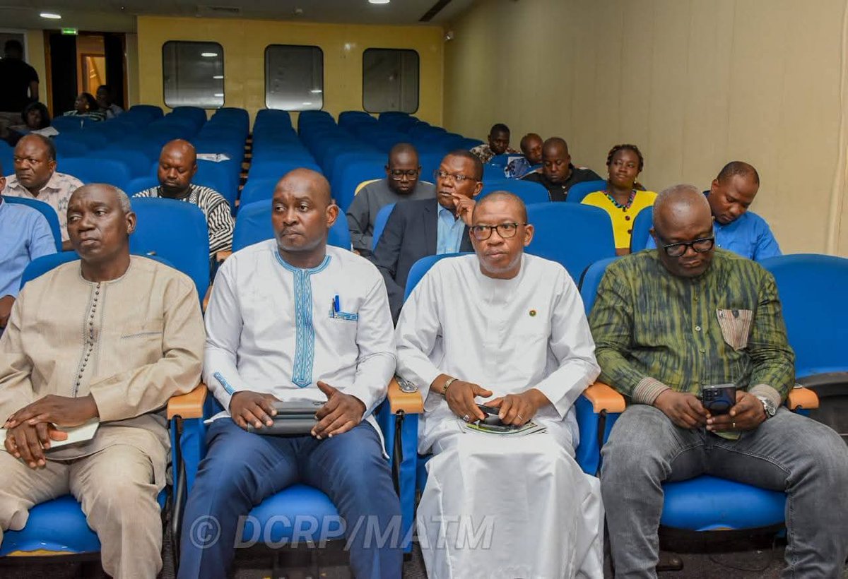 MATM_BF's tweet image. Protection des données :À l’ère de la digitalisation des services publics, le #MATM renforce les capacités de ses cadres sur les enjeux liés aux données à caractère personnel. Aux côtés de la CIL, le Ministre d’État Emile ZERBO appelle à des pratiques conformes et responsables.