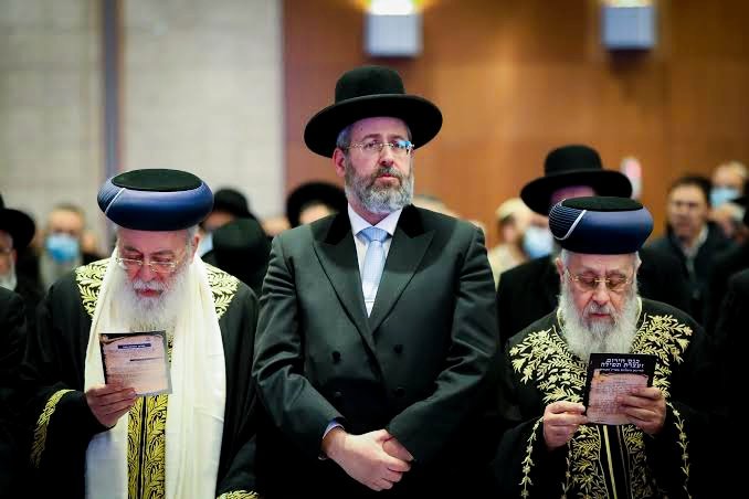warsurveillance's tweet image. 🚨 BREAKING:
🇮🇱 Over 1,000 rabbis and Jewish scholars from the US, UK, EU, and Israel have signed an open letter accusing Israel of “using hunger as a weapon,” according to The Times of Israel.
The signatories warn that “the Jewish people are facing a profound moral crisis.”