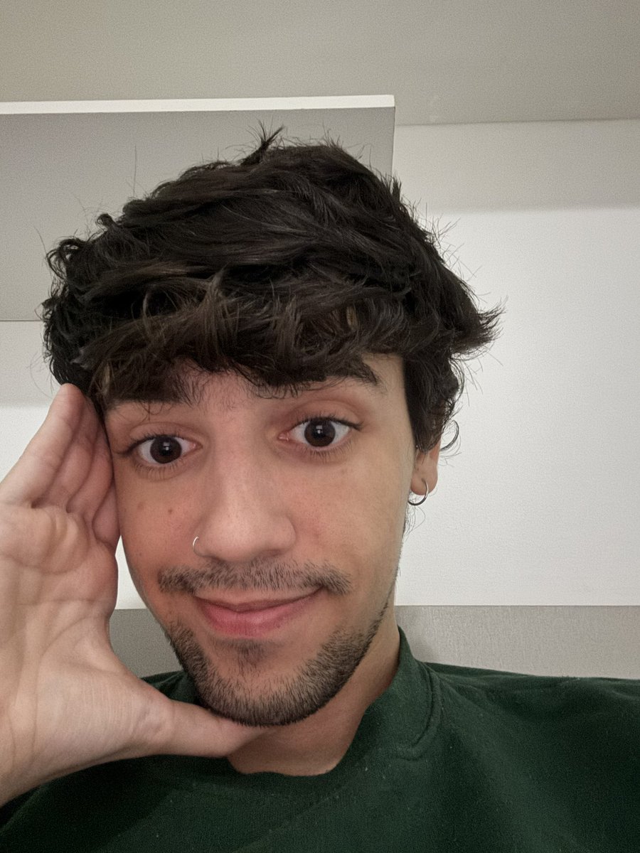 joaoulianaf's tweet image. acabei de dar entrevista pra revista ***** tô mt animado que saia logo pra vcs verem