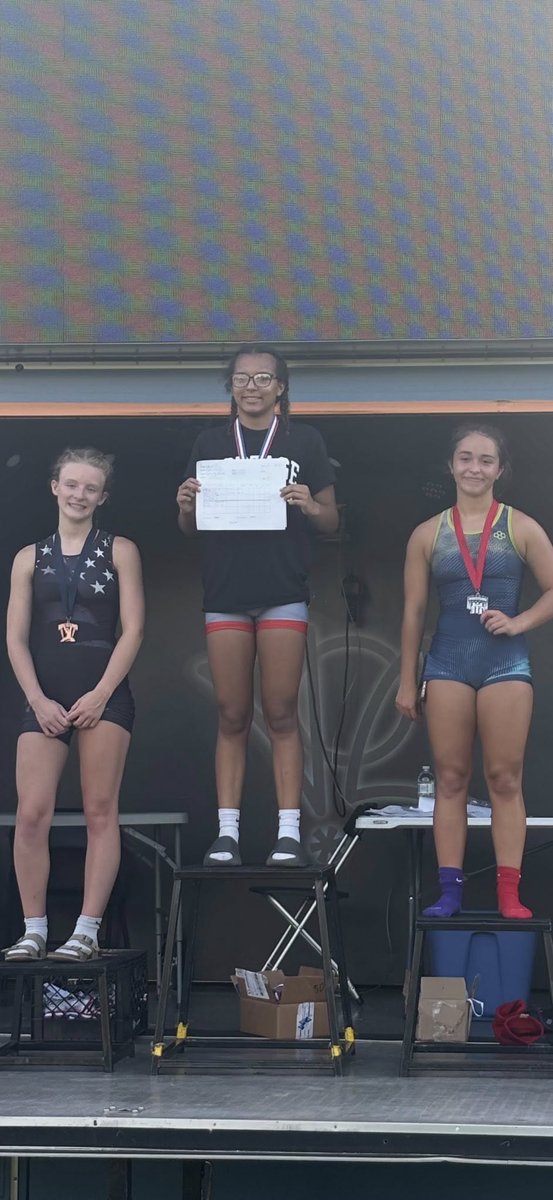 PortageLife's tweet image. No one does it like Portage Wrestling! Grace took home 1st place at South Bend yesterday, beating the heat with some friendly competition! 🤼‍♀️💪✨ @PORTAGEHS, @portageathleti1