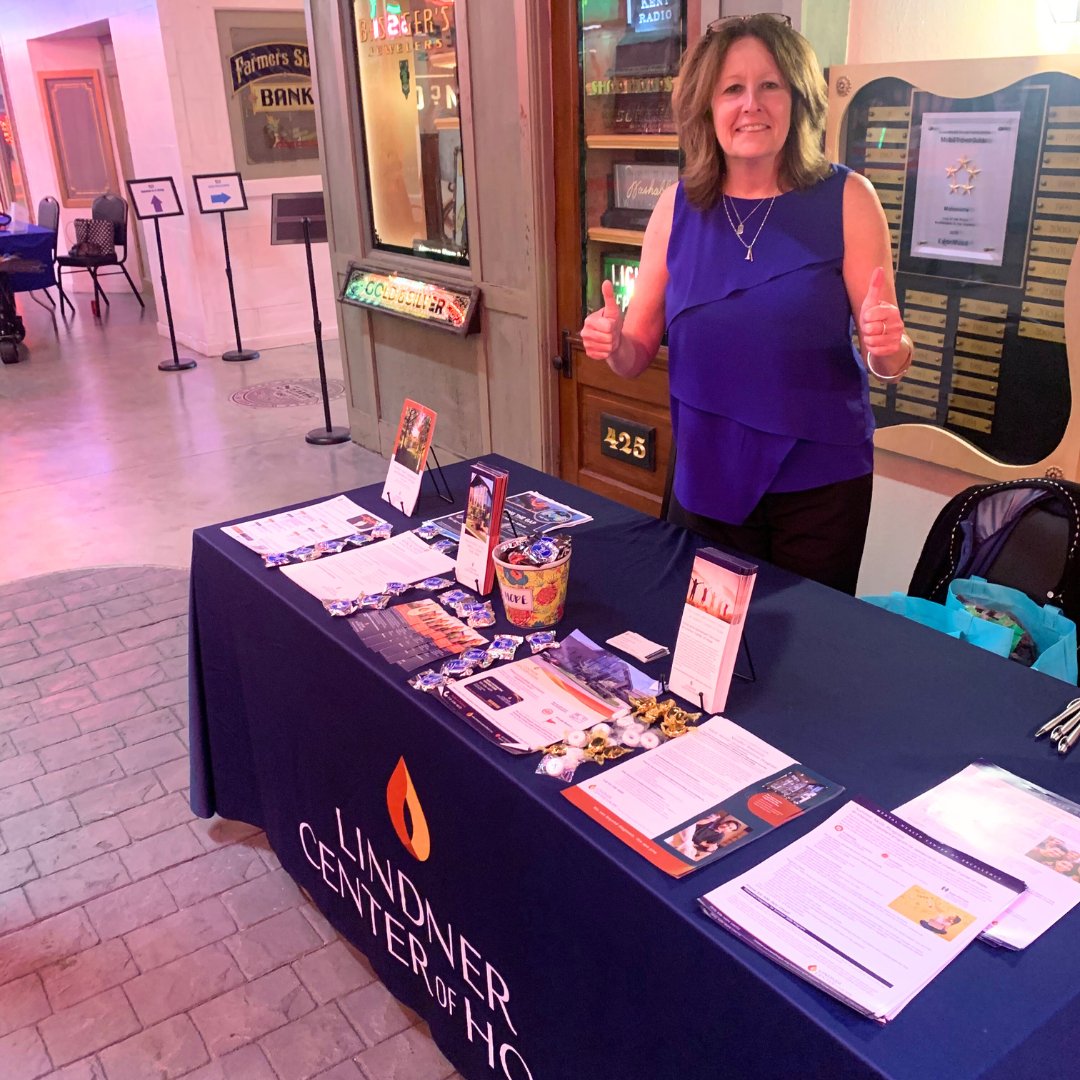 LindnerCtrHope's tweet image. Maria Sulcer proudly represented the Lindner Center of Hope at the annual “Suicide is a Drag” celebration, an inspiring event hosted by the @afspnational and ISQCCBE at @signmuseum 🏳️🌈❤️
It was a powerful evening dedicated to raising awareness around mental health and suicide…
