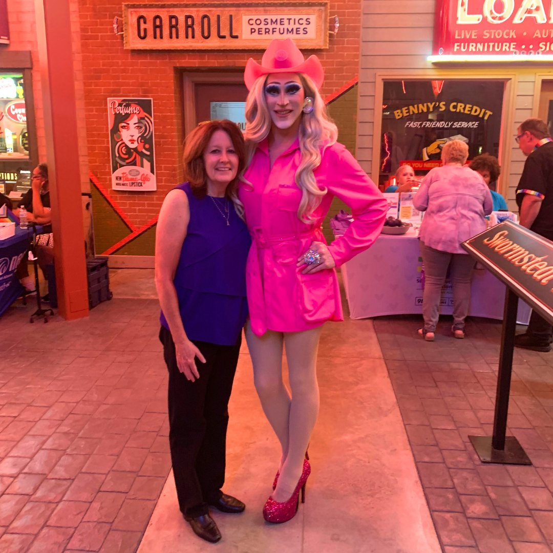 LindnerCtrHope's tweet image. Maria Sulcer proudly represented the Lindner Center of Hope at the annual “Suicide is a Drag” celebration, an inspiring event hosted by the @afspnational and ISQCCBE at @signmuseum 🏳️🌈❤️
It was a powerful evening dedicated to raising awareness around mental health and suicide…