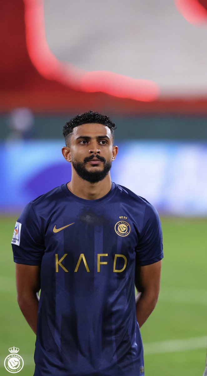 t94_mo9's tweet image. والله ماحبيت لاعب كثر العمري اقسم بالله الدروب الي صاره زعلني كثير يارب يستمر ويلجمنا
رغم انه معلوماتي تقول غير كذا