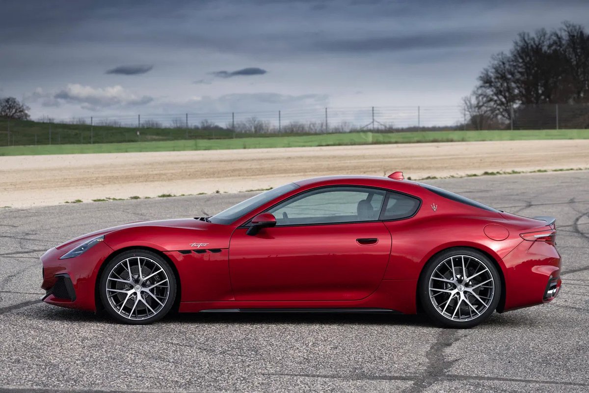 GordonMercedes9's tweet image. #MaseratMonday GranTurismo Trofeo or the MC 20 Cielo
Both have a 2992cc, V6 twin-turbocharged engine with 550 and 621 bhp., Same top speed. And the cheaper Coupe comes with four wheel drive and four seats. ( I'm saving up )