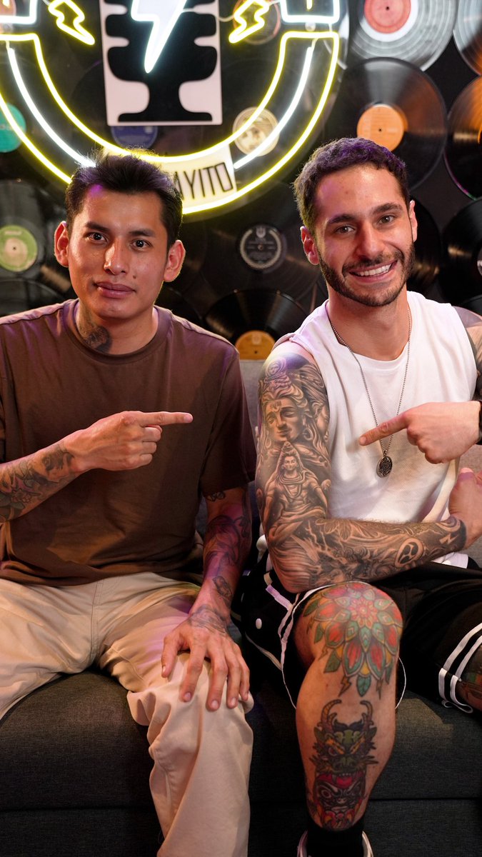 DebRyanShow's tweet image. En este episodio de Rayos X, Steind González, revela cómo pasó de no tener ni clientes ni dinero a tatuar a grandes famosos. Nos cuenta lo que nadie dice sobre tatuajes realistas, IA, anestesia, y los errores que casi lo hacen rendirse.
Una historia marcada con tinta… y mucha…