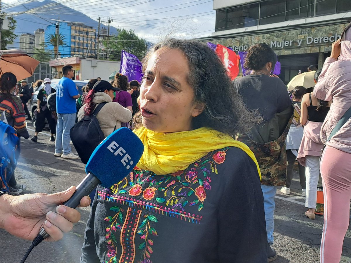 El Ministerio de la Mujer <a href="/DDHH_Ec/">Viceministerio de la Mujer y Derechos Humanos</a> garantiza que haya servicios especializados para mujeres y niñas víctimas de violencia. Su fusión (eliminación) es una retroceso en derechos de todas las mujeres 
<a href="/geralguerra/">geraldina guerra</a>

#MinisterioDeLaMujerSÍ
#MujeresContraElAjuste