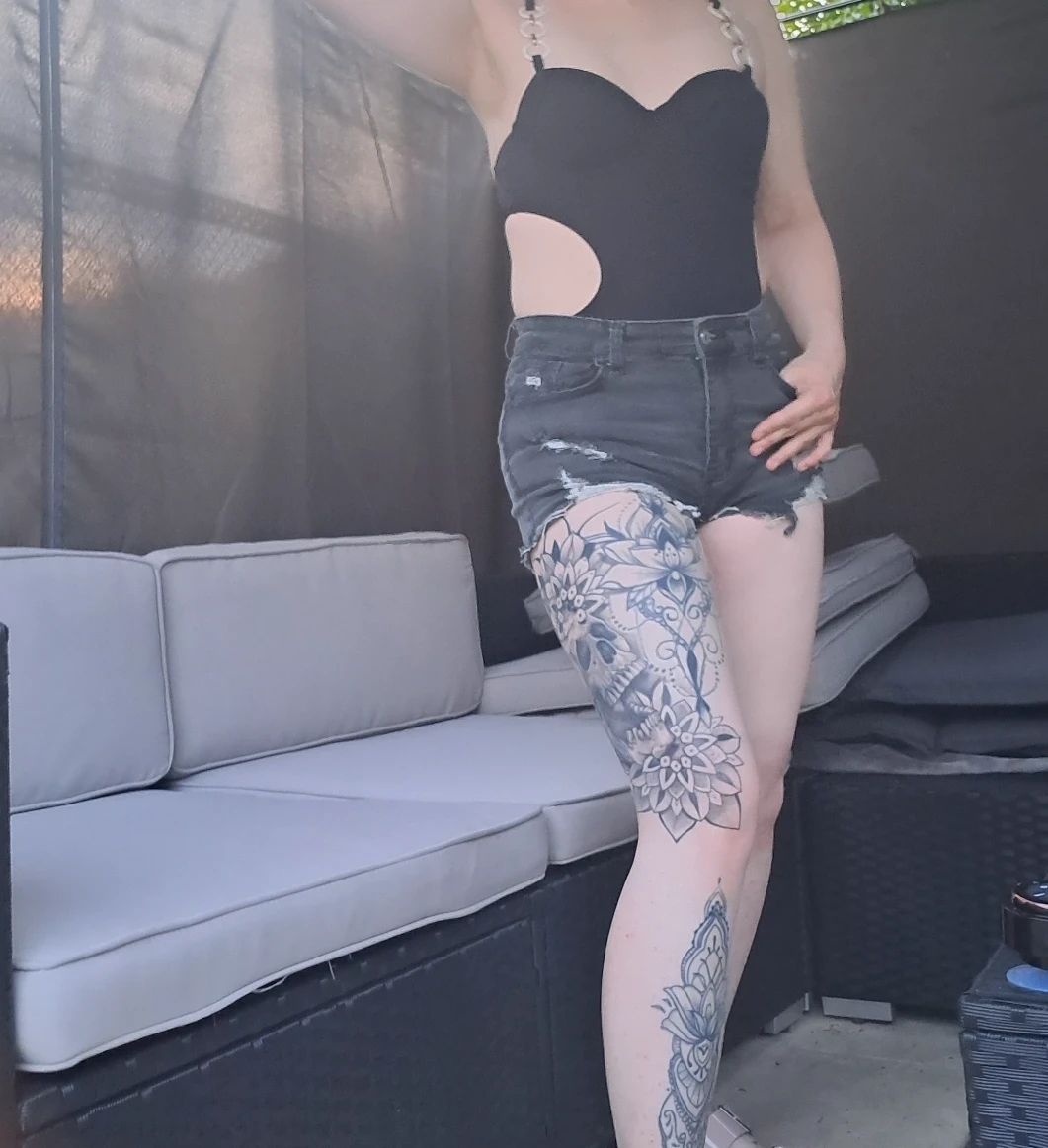 Suche Zahlsklaven zum dienen und ausnehmen: Du willst mein kleines Zahlschwein sein und für meinen Luxus Aufkommen dann bist du hier genau richtig. Ich als junge und Erfahrene Geldherrin suche am […] dlvr.it/TM9FHH