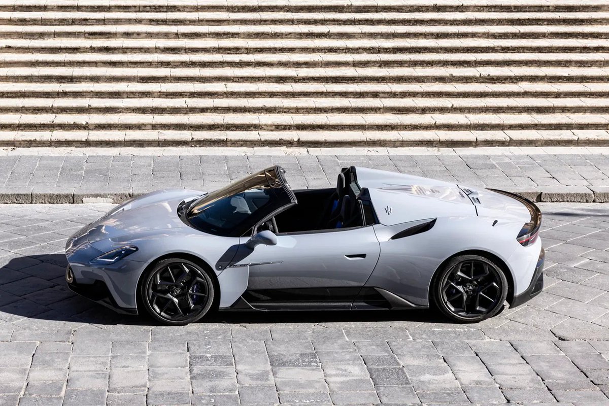 GordonMercedes9's tweet image. #MaseratMonday GranTurismo Trofeo or the MC 20 Cielo
Both have a 2992cc, V6 twin-turbocharged engine with 550 and 621 bhp., Same top speed. And the cheaper Coupe comes with four wheel drive and four seats. ( I'm saving up )