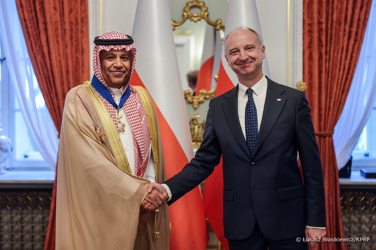 واس| نيابة عن فخامة الرئيس أندجي دودا رئيس جمهورية بولندا، قلّد معالي رئيس مكتب السياسة الدولية برئاسة الجمهورية البولندية فويجخ كوالارسكي، سفير خادم الحرمين الشريفين لدى جمهورية بولندا السابق سعد بن صالح الصالح، وسام الاستحقاق البولندي برتبة قائد مع نجمة.
spa.gov.sa/link/1Tvv
