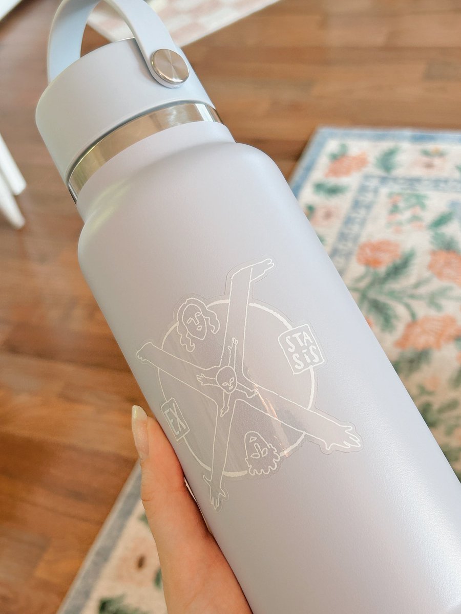 peachlybeloved's tweet image. ecstatic water bottle 😇