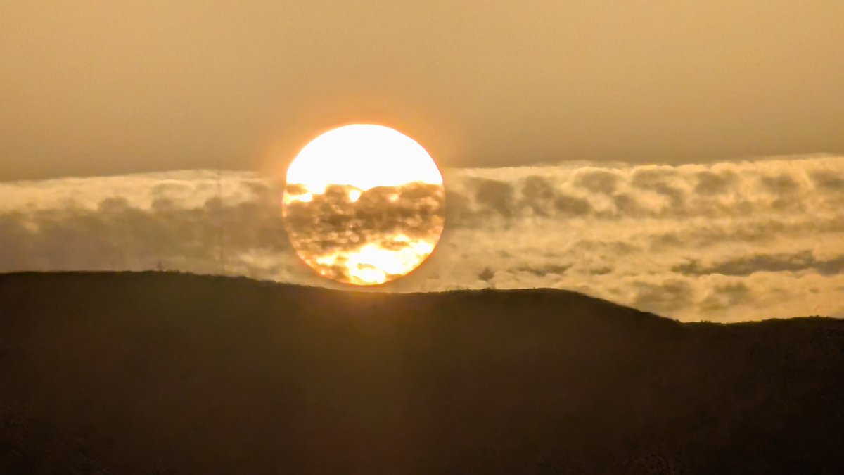 Antonio Rico (@antoniorico25) on Twitter photo El sol entre nubes Kelvin-Helmholtz #Telde #GCanaria <a href="/AEMET_Esp/">AEMET</a> <a href="/AEMET_Canarias/">AEMET Canarias</a> <a href="/TiempoRTVC/">El Tiempo RTVC</a> <a href="/lasextameteo/">La Sexta Meteo</a> <a href="/meteogc/">Meteo y paisajes Gran Canaria</a> <a href="/ElTiempo_tve/">El Tiempo en TVE</a> <a href="/el_tiempohoy/">El Tiempo Hoy</a> <a href="/ElTiempoA3/">El Tiempo de Antena 3</a> <a href="/VickyPalmaMeteo/">Vicky Palma</a> <a href="/Tiempo_Mercedes/">Mercedes Martín</a> <a href="/RAM_meteo/">RAM: Revista del Aficionado a la Meteorología</a> <a href="/EmiliaGlez1/">Emilia Glez</a> <a href="/MeteoredES/">Meteored | tiempo.com</a> <a href="/CedresEdgar/">Edgar Cedrés</a> <a href="/alvaronavvv/">Álvaro Navarro</a> <a href="/EmocionesCan/">Emociones Canarias</a> <a href="/slaplana_tve/">Silvia Laplana</a> El sol entre nubes Kelvin-Helmholtz #Telde #GCanaria <a href="/AEMET_Esp/">AEMET</a> <a href="/AEMET_Canarias/">AEMET Canarias</a> <a href="/TiempoRTVC/">El Tiempo RTVC</a> <a href="/lasextameteo/">La Sexta Meteo</a> <a href="/meteogc/">Meteo y paisajes Gran Canaria</a> <a href="/ElTiempo_tve/">El Tiempo en TVE</a> <a href="/el_tiempohoy/">El Tiempo Hoy</a> <a href="/ElTiempoA3/">El Tiempo de Antena 3</a> <a href="/VickyPalmaMeteo/">Vicky Palma</a> <a href="/Tiempo_Mercedes/">Mercedes Martín</a> <a href="/RAM_meteo/">RAM: Revista del Aficionado a la Meteorología</a> <a href="/EmiliaGlez1/">Emilia Glez</a> <a href="/MeteoredES/">Meteored | tiempo.com</a> <a href="/CedresEdgar/">Edgar Cedrés</a> <a href="/alvaronavvv/">Álvaro Navarro</a> <a href="/EmocionesCan/">Emociones Canarias</a> <a href="/slaplana_tve/">Silvia Laplana</a>