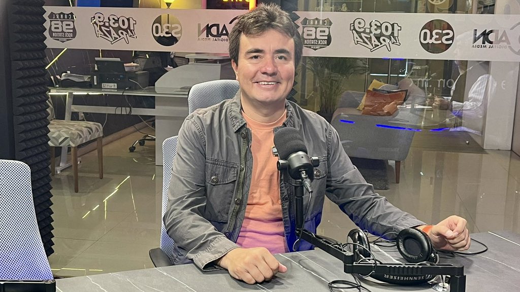ADNQro's tweet image. #ENTREVISTA 🎙️ Ante críticas de actores de Morena al gobierno estatal, César Cadena de MC, las califica como “un descaro fenomenal”

El delegado estatal de MC dijo que no es válida la crítica cuando proviene de actores que no reconocen las fallas a nivel federal.

👉🏼…