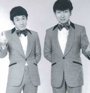 ツービート ビートたけし ビートきよし 直筆 サイン 色紙　バッチ2点 ツービート ビートたけし ビートきよし 直筆 サイン 色紙 バッチ2点