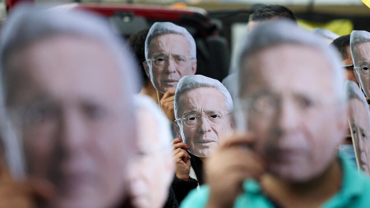 France24_fr's tweet image. L'ex-président de Colombie Alvaro Uribe déclaré coupable de subornation de témoin
➡️ go.france24.com/lM0