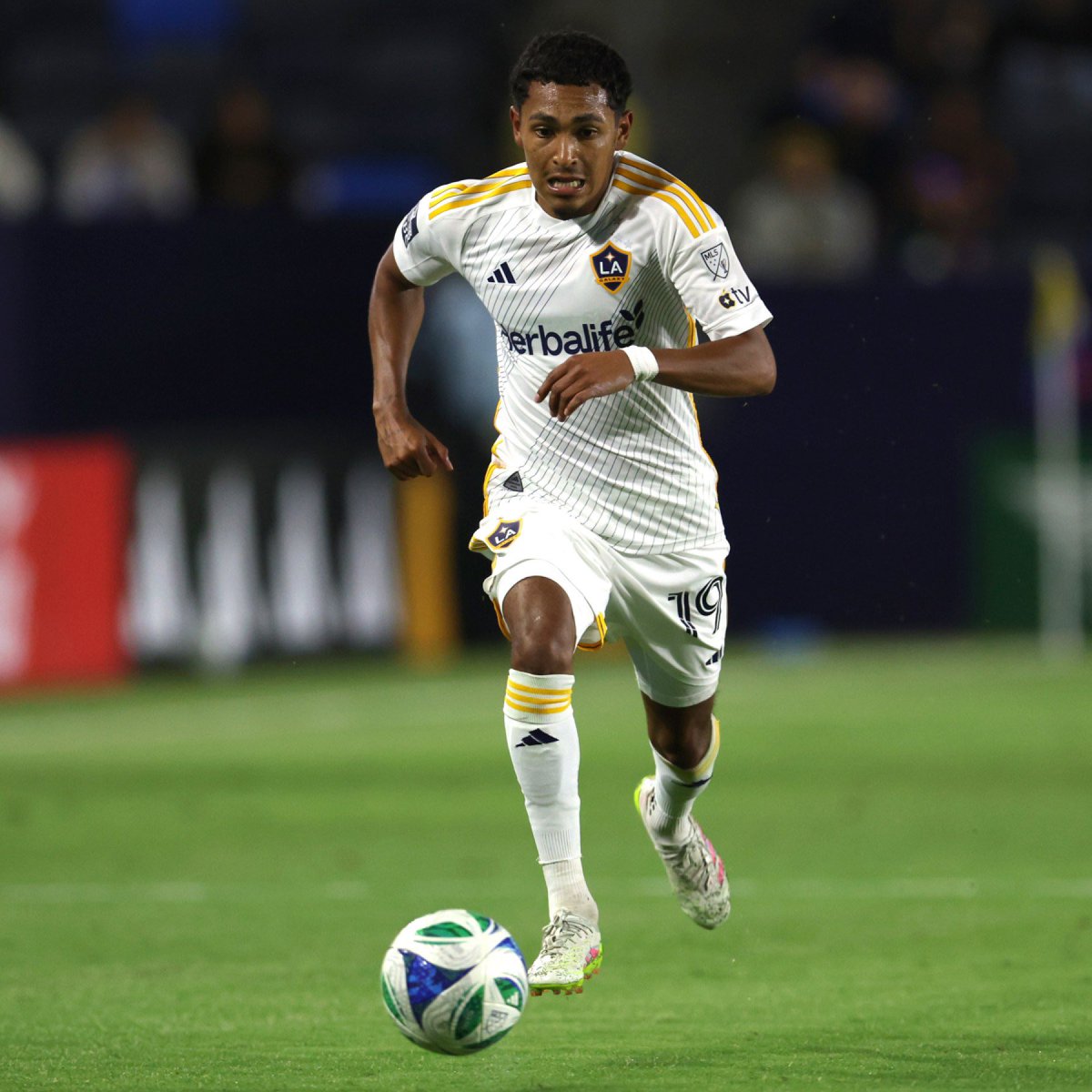 Julián Araujo on Mauricio Cuevas:

“He’s grown a lot, I’m excited for what the future holds for him. He’s a young man that has a lot of potential, very humble. So I’m really excited for him.”

#lagalaxy