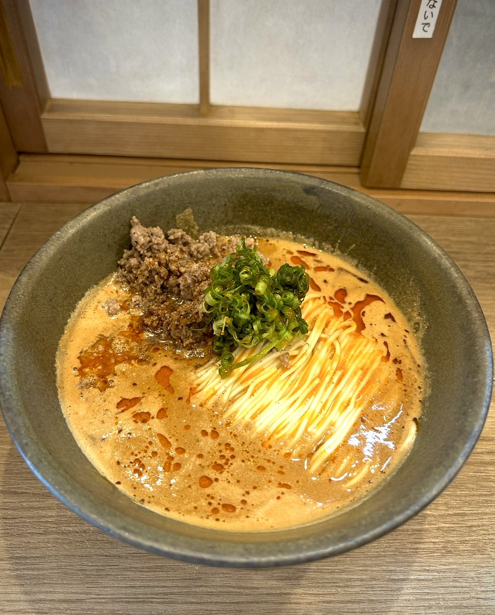 KOTAPAPA921's tweet image. 福生市『中華蕎麦 麺とスープ』
豊富な独創的メニューの中から今回選んだのが【自家製ラー油の和牛担々麺】頬張る毎に複雑に絡み合う素材の旨味が 口いっぱいに広がります♡ 他店では味わえない“麺スー”のゴールの見えない奥深い世界に 五感がドンドン引き込まれて行くのでした🌀