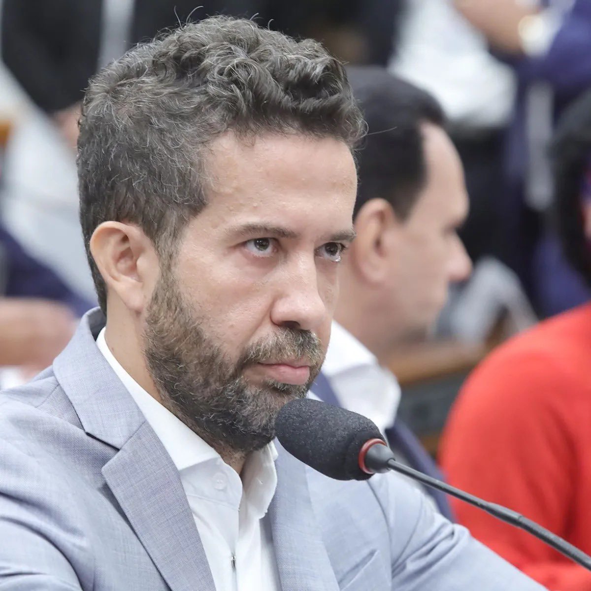 lucaspavanato's tweet photo. Janones já confessou em livro que usou fake news para atacar Bolsonaro durante campanha. Nenhuma investigação, nenhuma punição.

Já Nikolas Ferreira vira réu por suposta desinformação.

A justiça no Brasil se resume em perseguir conservadores. https://t.co/URts9Ee9b3