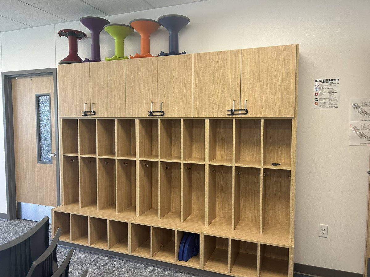 Classroom setup is underway!!! Who else is getting into their room setting up? Drop your list and your class so far!! ❤️❤️

amazon.com/hz/wishlist/ls… #Teachersof𝕏 #clearthelist #ClearTheLists2025 #clearthelists