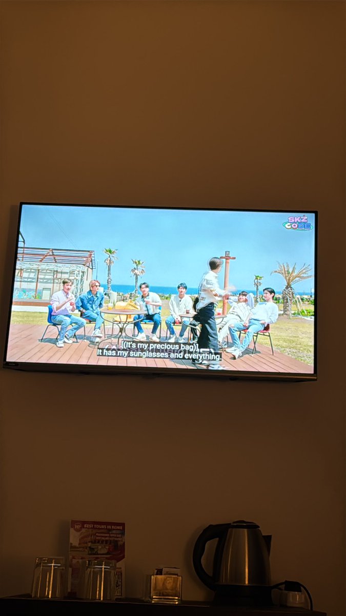leeekknow's tweet image. at our airbnb now watching skz code !! i can’t wait for wednesday omg