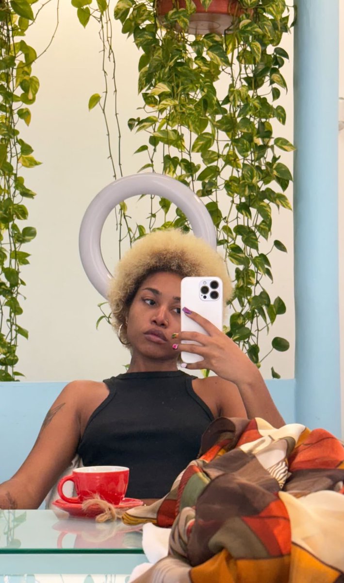 centralebony's tweet image. Ebony via insta stories com seu cabelo natural