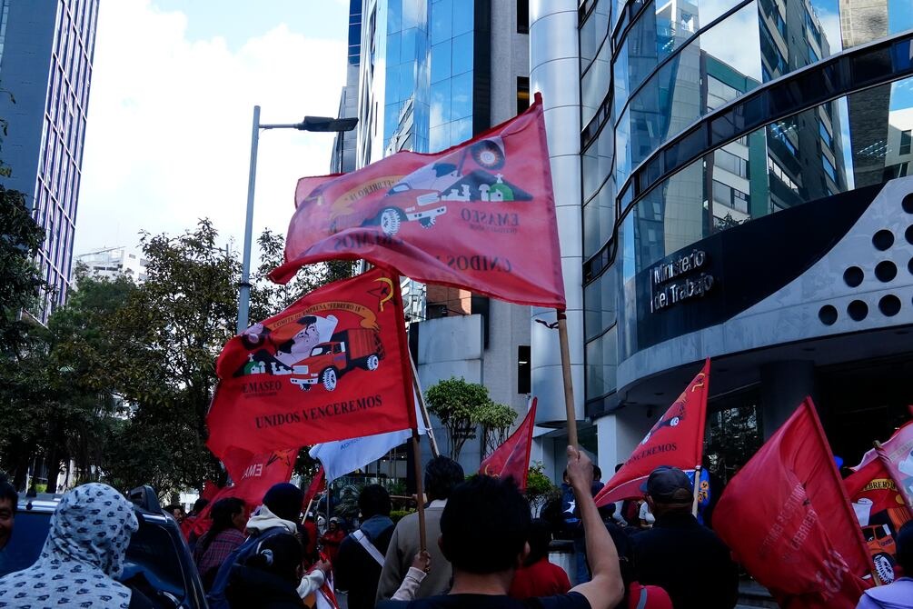 eluniversocom's tweet image. #Política | Sectores sociales alistan de a poco protestas contra la ‘racionalización’ de empleados del gobierno de #DanielNoboa, que aún analiza los pasos para la fusión de ministerios ow.ly/LamV50WwqxH