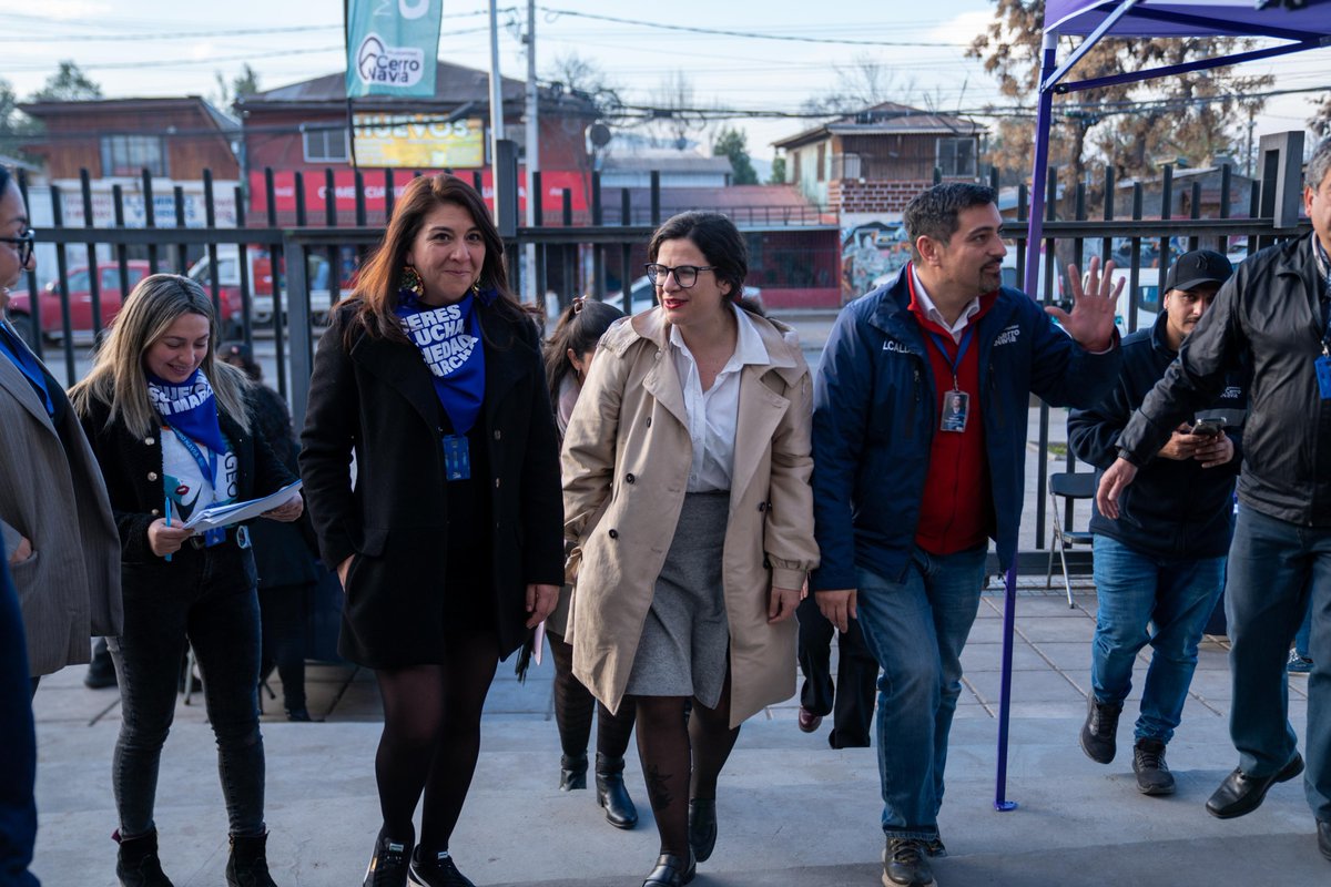MinMujeryEG's tweet image. ¿Cómo se activa la #LeyPapitoCorazón? 👀 La ministra Orellana realiza taller para responder dudas y compartir experiencias de la ley, esta vez en @CerroNaviaCL con mujeres de la comuna y funcionarias/os de la muni. #YaNoEstásSola 💜Activa el proceso en pagodedeudasdealimentos.cl
