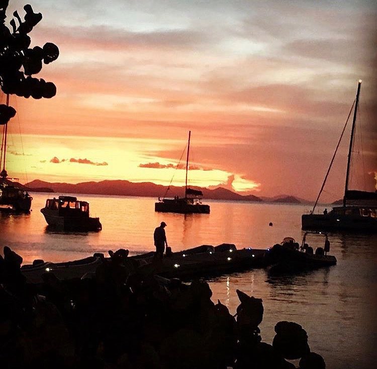 A stunning end, to a lovely day! Happy Monday, wishing you all a BVI beautiful week ✨❤️🇻🇬 #BVI #Travel #Paradise #BritishVirginIslands  IG 📷cooperislandbvi
