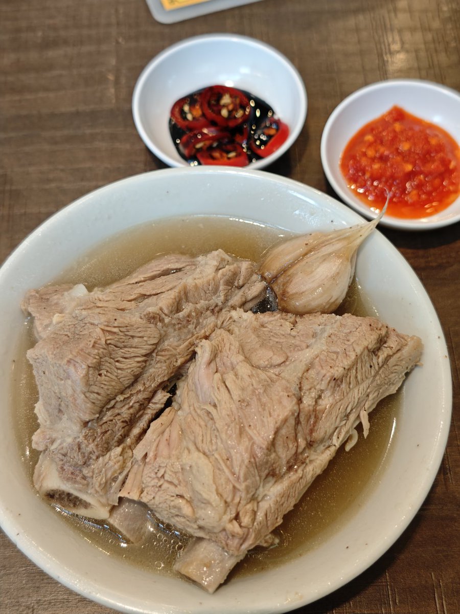 美味しい〜😋✨さすがチェーン店だけど、スープが濃厚でおかわり無料なの最高✔️