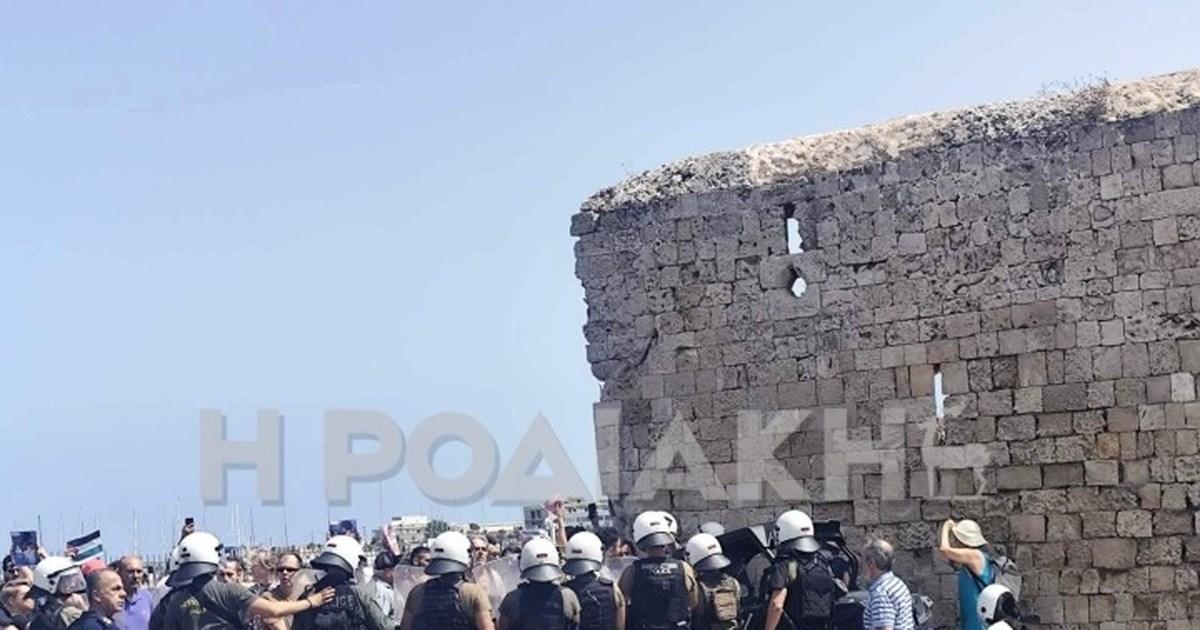 TheTOC_gr's tweet image. &apos;Ας έρθει ο Χρυσοχοϊδης και ο Γεωργιάδης να με συλλάβουν&apos;: Αντιδράσεις της αντιπολίτευσης για τις συλλήψεις στην Ρόδο thetoc.gr/politiki/artic…