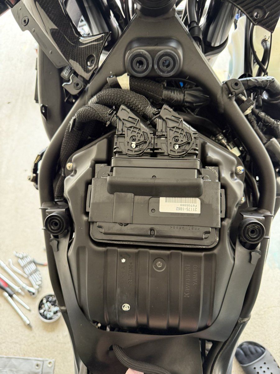 youking_zx4rse's tweet photo. 無敵の��ルコン🤤
#kawasaki
#ninja
#zx4r
#zx4rse
#zx4rr
#aRacer
#RCsuperX
#AF3 https://t.co/0WxXnEwAvl