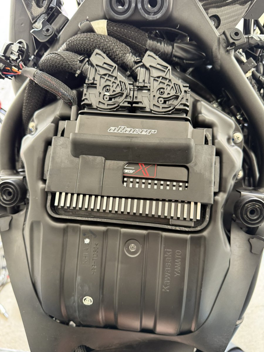 youking_zx4rse's tweet photo. 無敵の��ルコン🤤
#kawasaki
#ninja
#zx4r
#zx4rse
#zx4rr
#aRacer
#RCsuperX
#AF3 https://t.co/0WxXnEwAvl