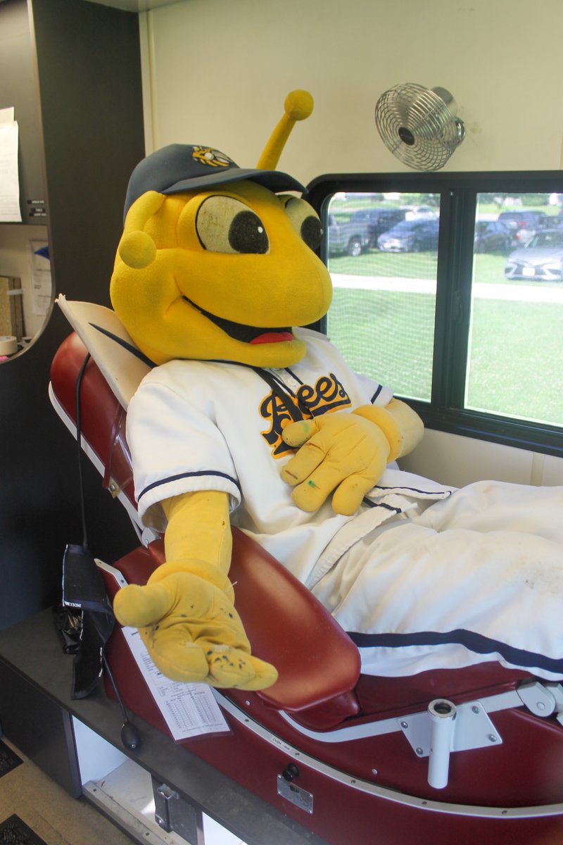 BurlingtonBees's tweet image. Come BEE like Buzz and make a big impact by donating blood today!
If you can’t go today, donate at the ImpactLife Blood Center this week! Make sure to mention Burlington Bees!