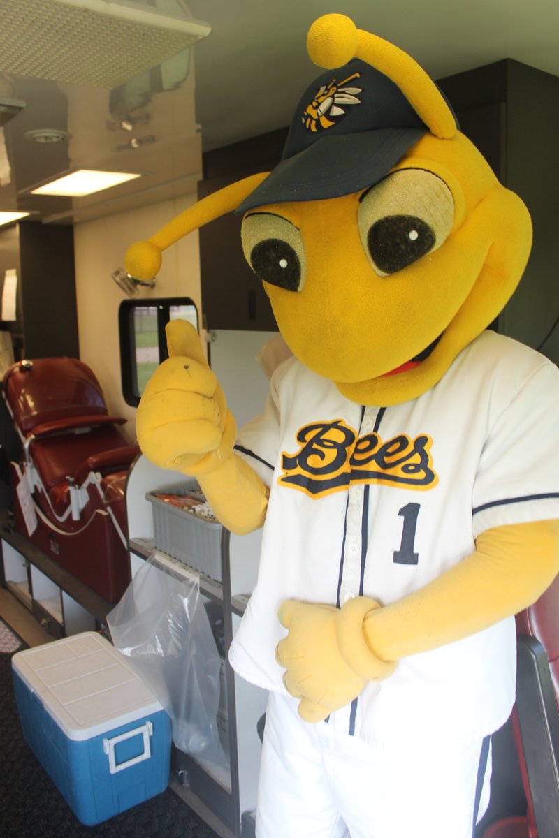 BurlingtonBees's tweet image. Come BEE like Buzz and make a big impact by donating blood today!
If you can’t go today, donate at the ImpactLife Blood Center this week! Make sure to mention Burlington Bees!