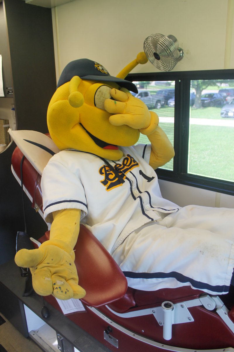 BurlingtonBees's tweet image. Come BEE like Buzz and make a big impact by donating blood today!
If you can’t go today, donate at the ImpactLife Blood Center this week! Make sure to mention Burlington Bees!