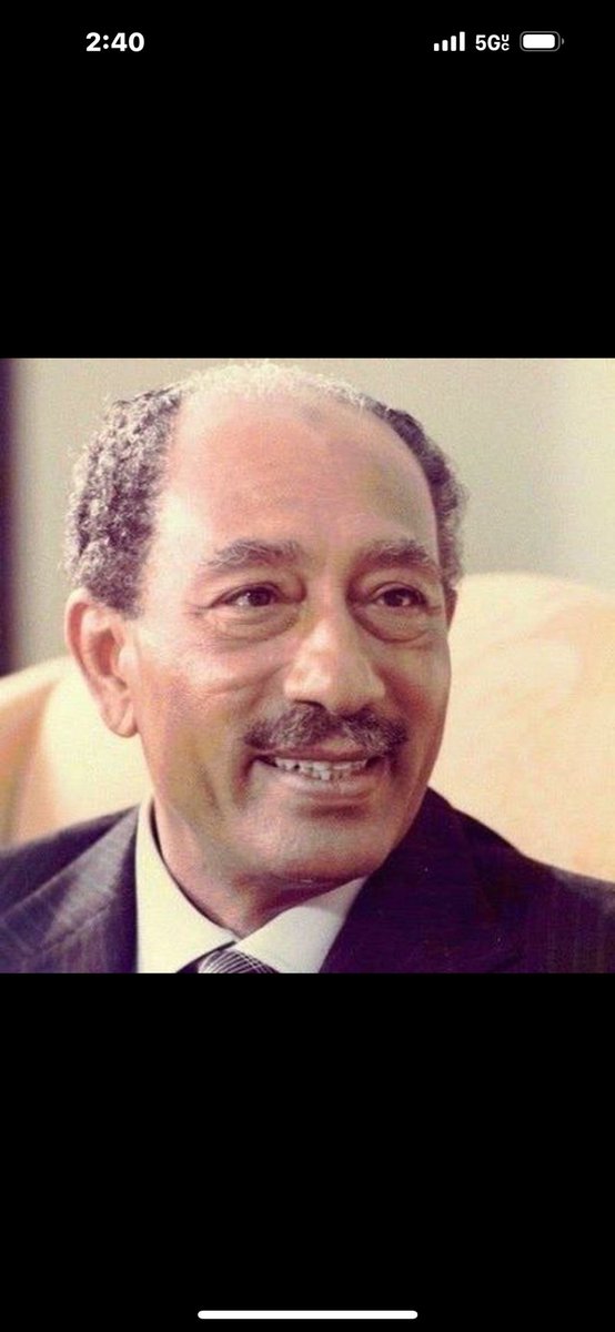 فقط این جواب رو بخونید:
خبرنگار: چرا از شاهی که مردمش و دنیا بر علیه او هستند میزبانی می‌کنید؟

انور سادات: تاریخ به شما پاسخ خواهد داد.
#انور_سادات 🙏❤️