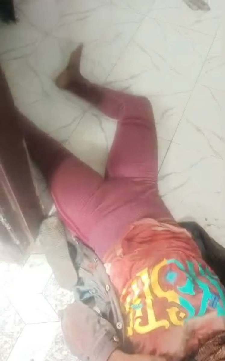 edonehappenblog's tweet image. Man kill cement seller after dispute in owhelogbo community delta state 

A middle-aged man identified as Mr. Mayor, an indigene of Imo State but residing in Owhelogbo, Isoko North, Delta State, has allegedly murdered a young woman named Miss Happy Odhegba in a brutal attack

Mr.…