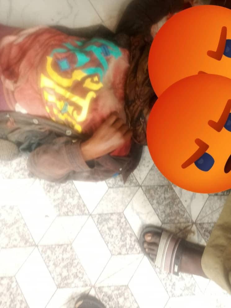 edonehappenblog's tweet image. Man kill cement seller after dispute in owhelogbo community delta state 

A middle-aged man identified as Mr. Mayor, an indigene of Imo State but residing in Owhelogbo, Isoko North, Delta State, has allegedly murdered a young woman named Miss Happy Odhegba in a brutal attack

Mr.…