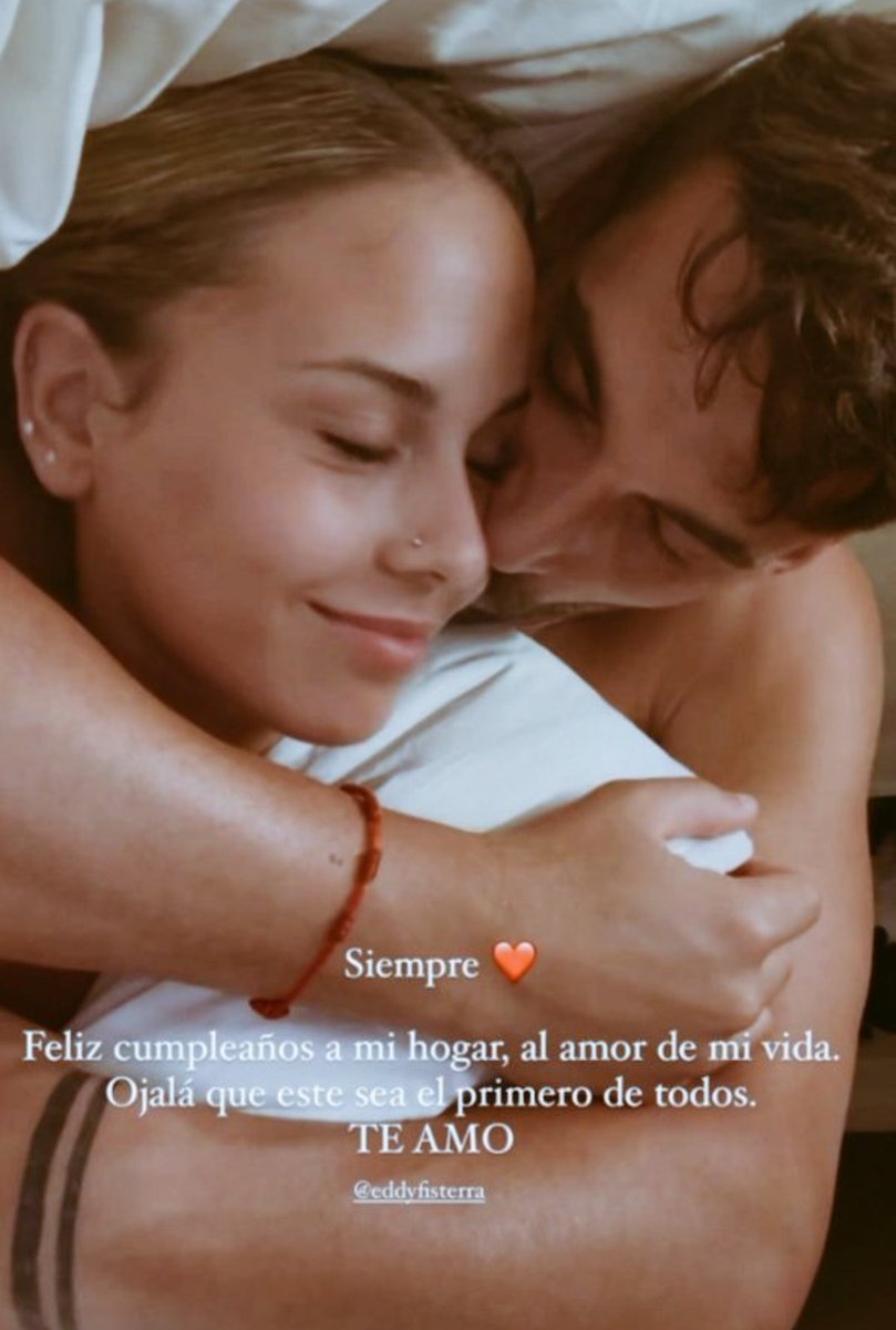 Como alguien en el directo de hoy puede decir que la felicitación de Violeta fue sosa. A mí me pareció de las cosas más bonitas que alguien le puede decir a la persona que ama. Texto impecable y foto con sentimiento. Un 12 de felicitación #Violedi28JL