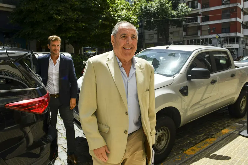 Letra_P's tweet image. #Elecciones2025 📆 MANDATO CUMPLIDO
• 10D y después: sin apoyo en #EntreRíos y con Macri out, De Angeli deambula pidiendo otra vuelta en el Senado
🔗 letrap.com.ar/c5417523
✍️ @PaOanger