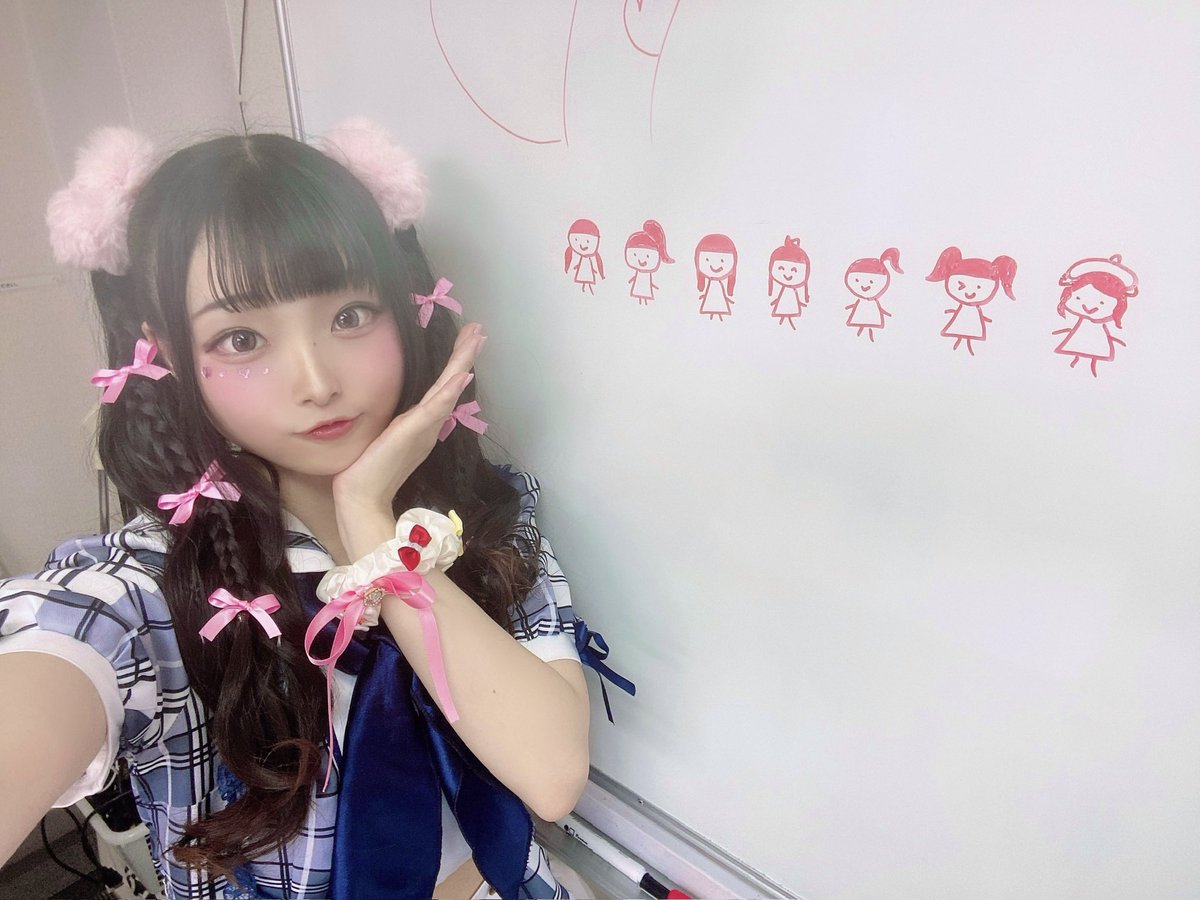 sakuraba_414's tweet image. あい☆らぼ7人のイラストと一緒に撮った📸

描いてくれたのは
にゃる！💜 @naruse_o131 

かわいいよね〜🫶
💜💛❤️🩵🧡🩷🤍
