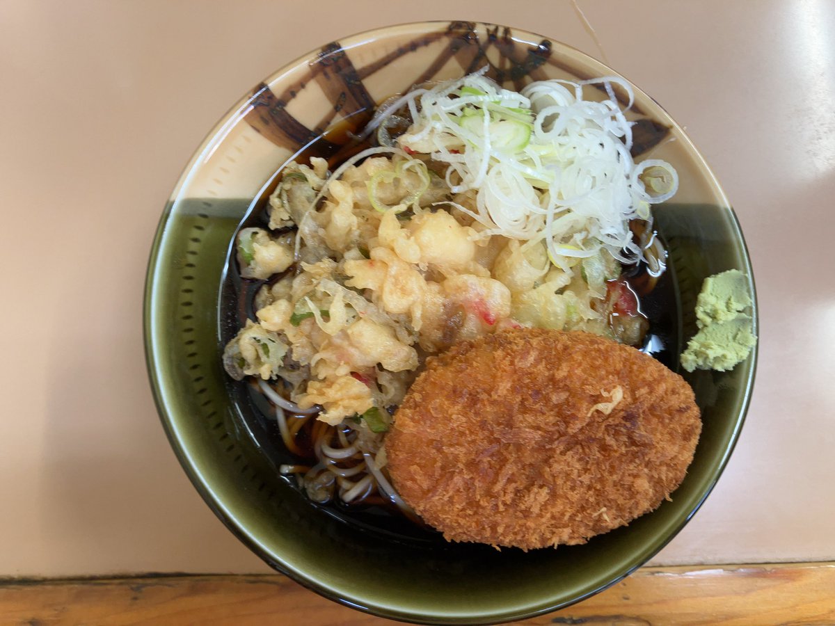 おはようございます
田端　立喰そば　かしやま
冷やし天ぷらコロッケ蕎麦　600円
夏の定番ですね
身体の中から冷える〜