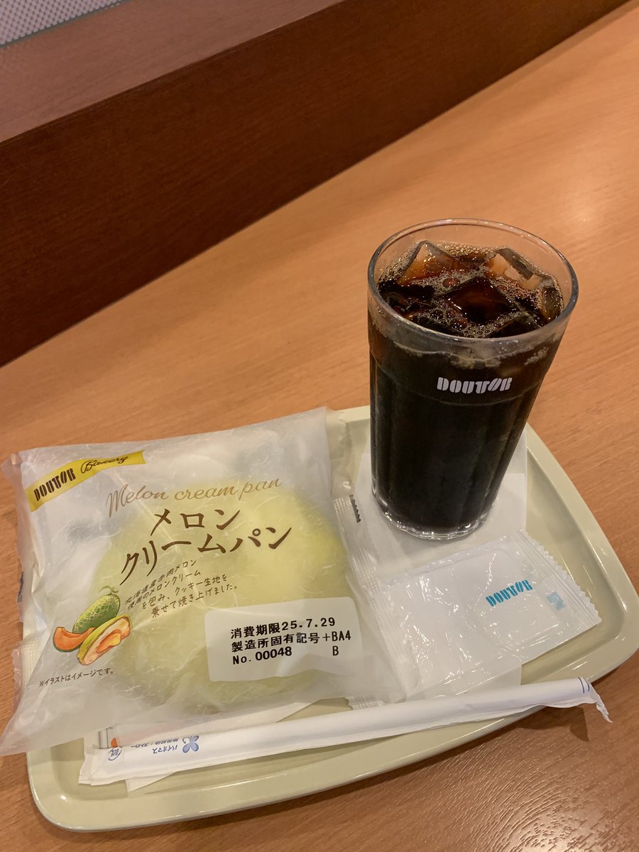 hiromikato's tweet image. 先週はケーキ、今週はパン。