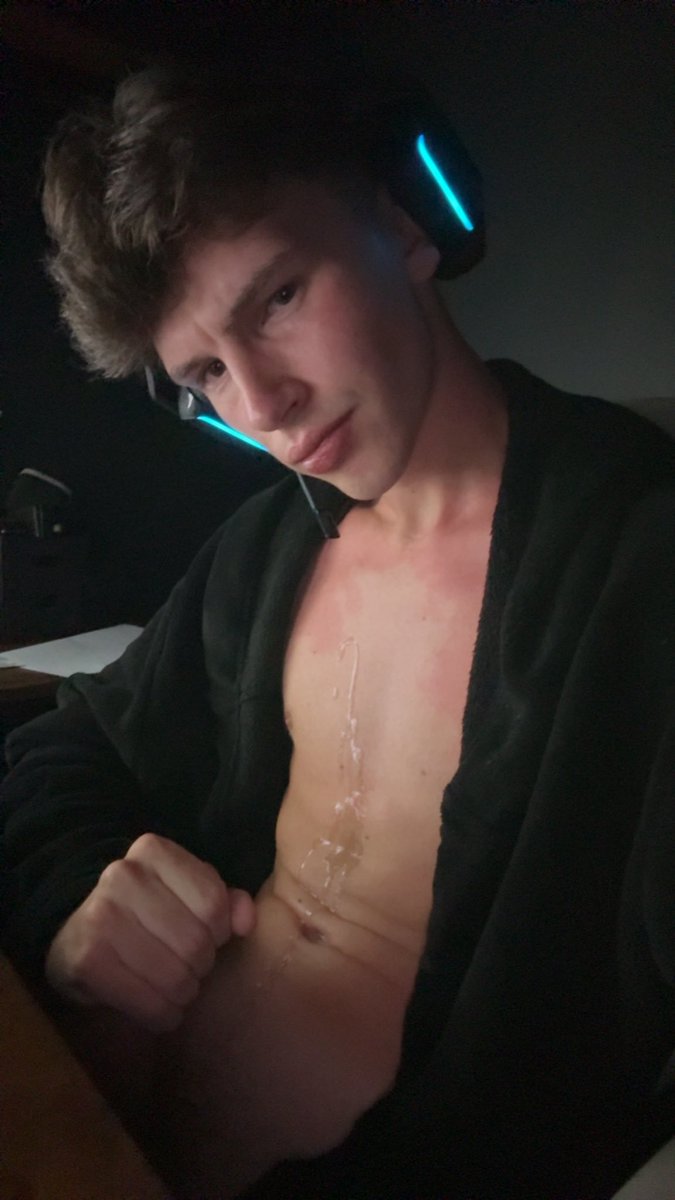 LewisBooth2774's tweet photo. Oh no! I’m such a mess maker ..
RT if you’d taste it for me https://t.co/a4TdnWkTVR