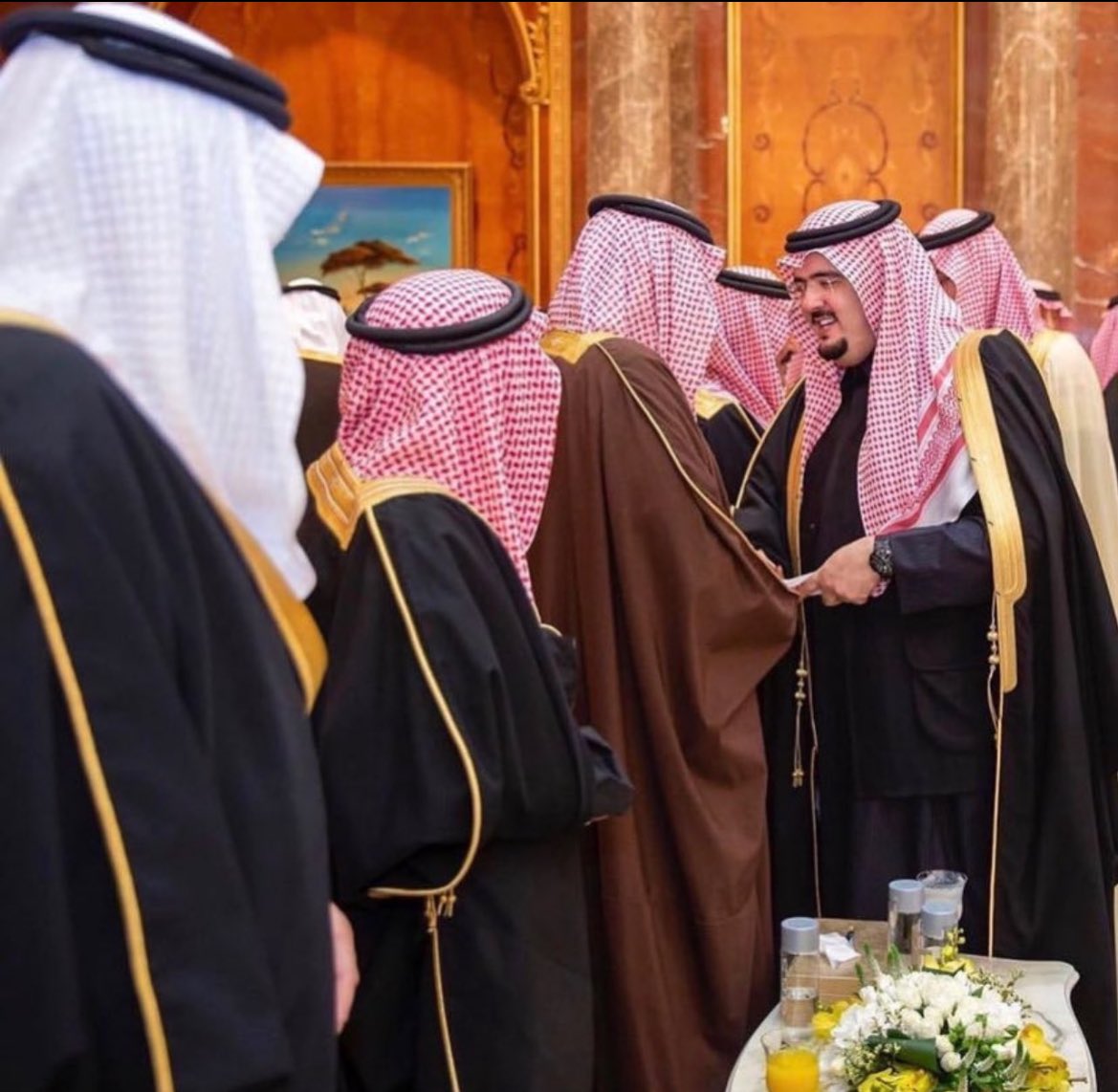 أبومرحبا…………..وأزهل وماسوينا شي
وأبو لازمك مقضي ..وتم..وعلى خشمي

#عبدالعزيز_بن_فهد