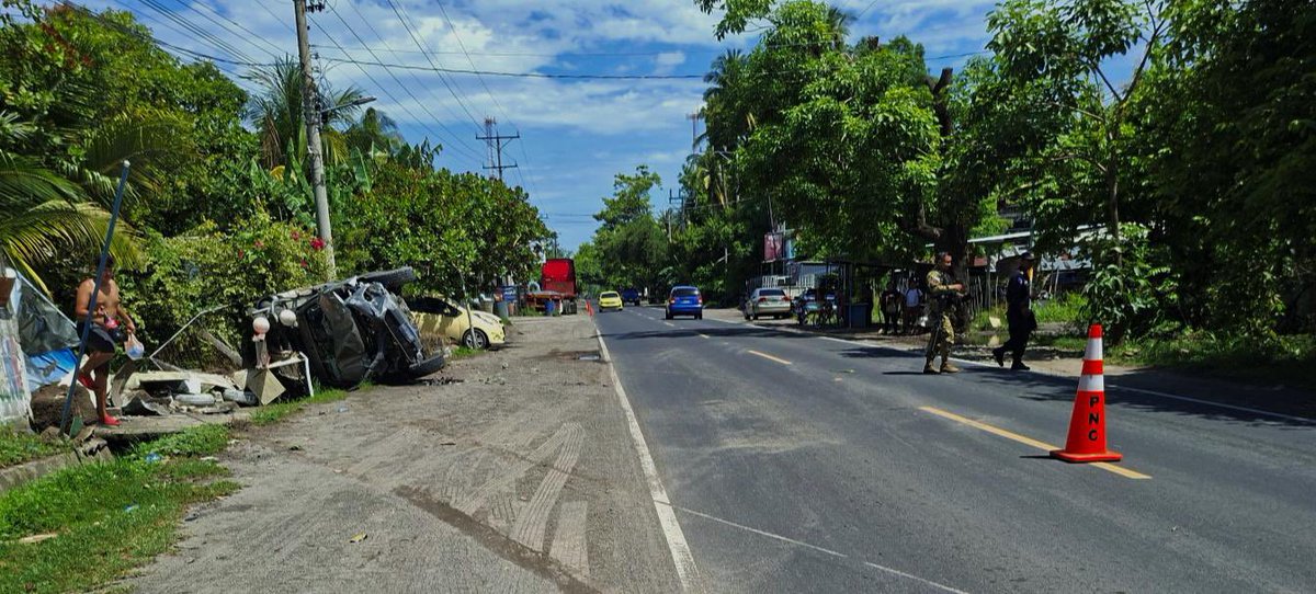 PNCSV's tweet image. Inspeccionamos un accidente de tránsito sobre el km 52 de la carretera que conduce hacia San Luis La Herradura, El Rosario, La Paz Centro.
Debido a la excesiva velocidad, el conductor de un pick up colisionó con un motociclista y un ciclista, ambos resultaron lesionados, fueron…