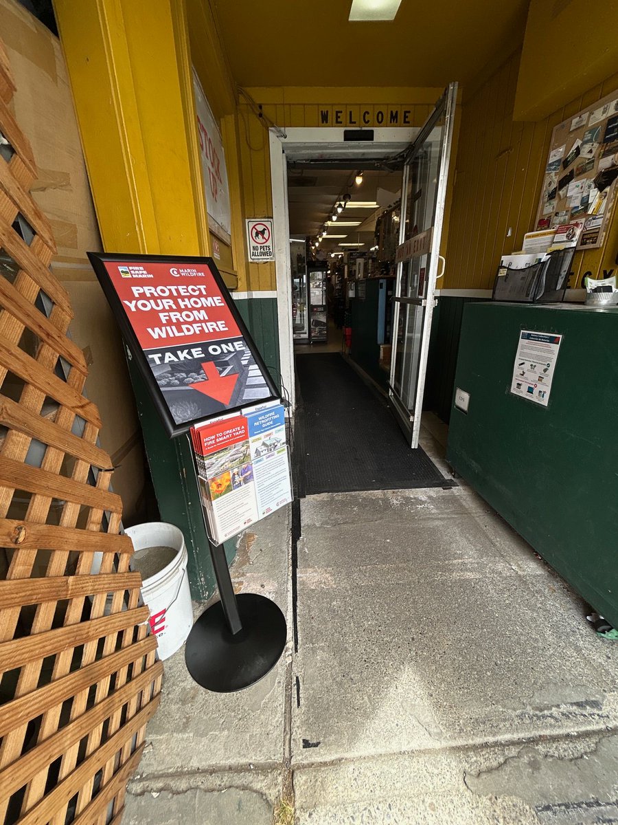 🔥 New Wildfire Safety Resource Alert- a new wildfire safety kiosk at Goodman Building Supply in Mill Valley!

📍Stop by to check out the display and pick up free brochures filled with tips!

Thanks to Goodman Building Supply for helping us spread the word!