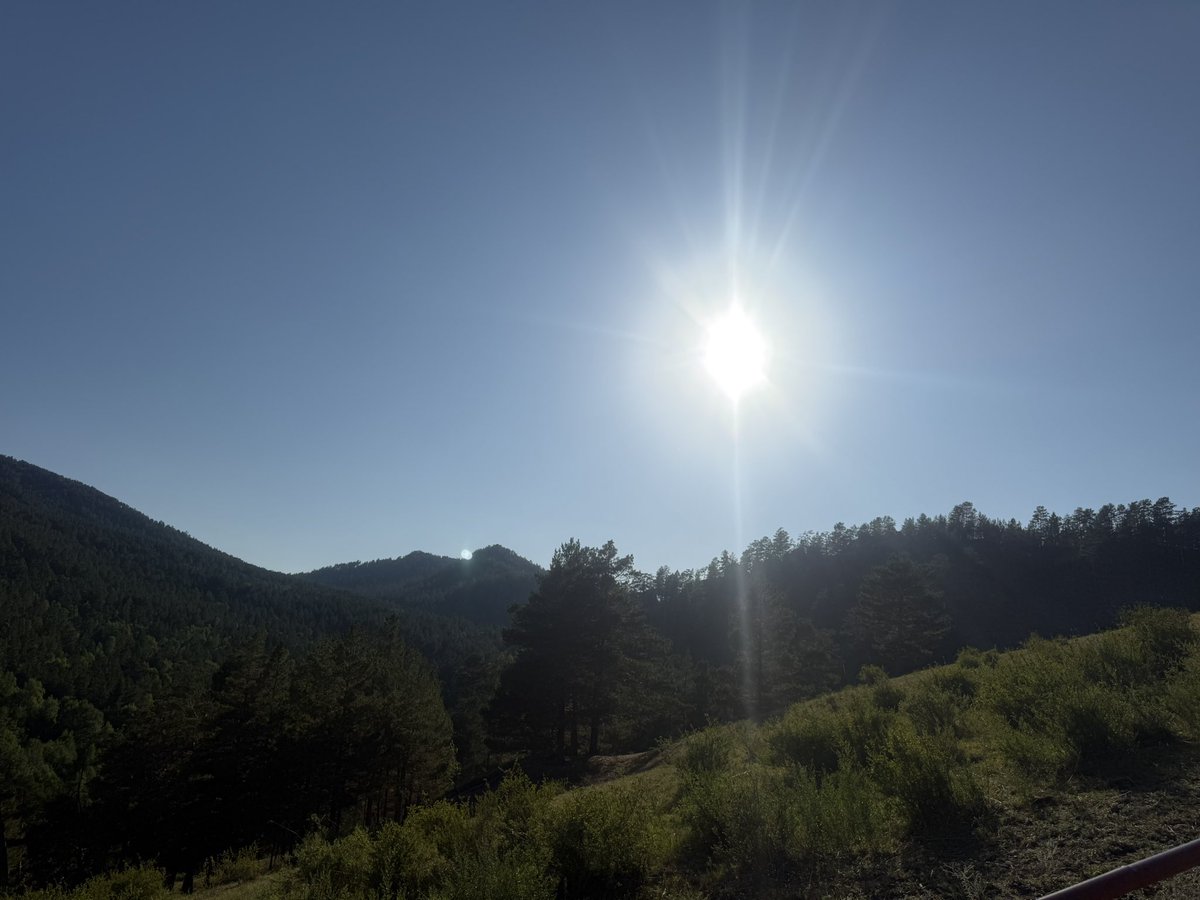 Нэгэн гэгээн сайхан өглөөний мэнд. Бүгдээрээ өдрийг эрч хүч дүүрэн өнгөрүүлээрэй 💪