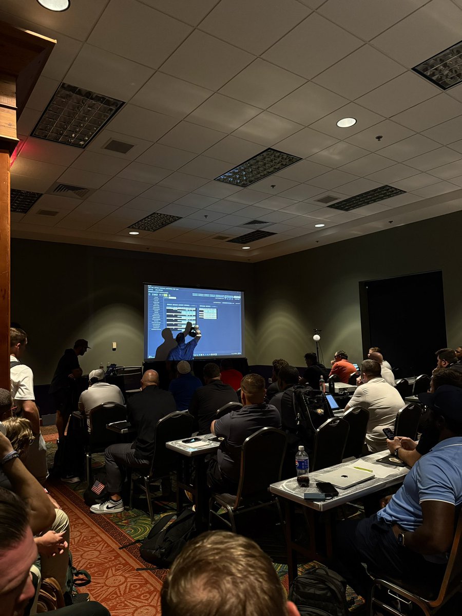 ANSRSFB's tweet image. Throwback to our incredible trainings at THSCA Coaching School!! 

Thank you Coach @ChaseHargis from Allen HS (@alleneaglesfb) for training on how to use ANSRS for Defensive Game Planning! 🔥💯